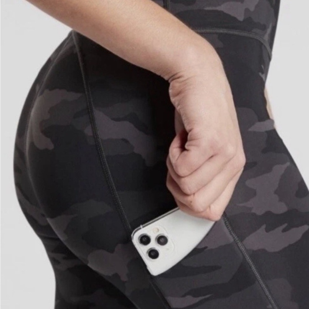 Athleta Camouflage Ultimate 7/8 Tights in Black and Gray size L